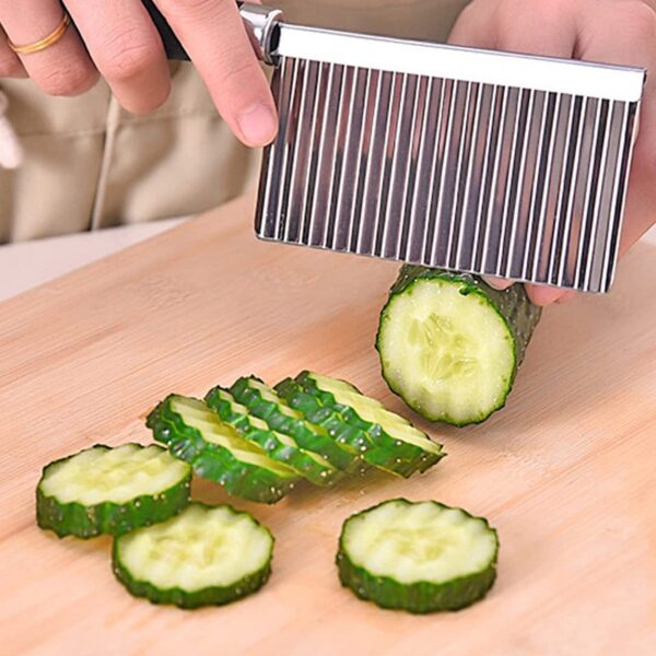 Stainless Steel Crinkle Cutter – Wavy Vegetable Knife for Potatoes, Fries & Salad